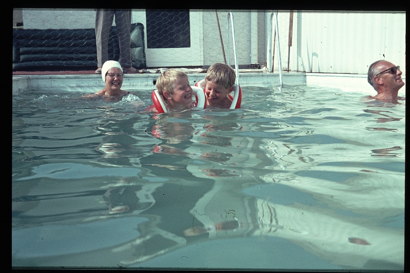 07.Regensburg jun 1966 Ilse,Papa,Brigitte,Marion.JPG